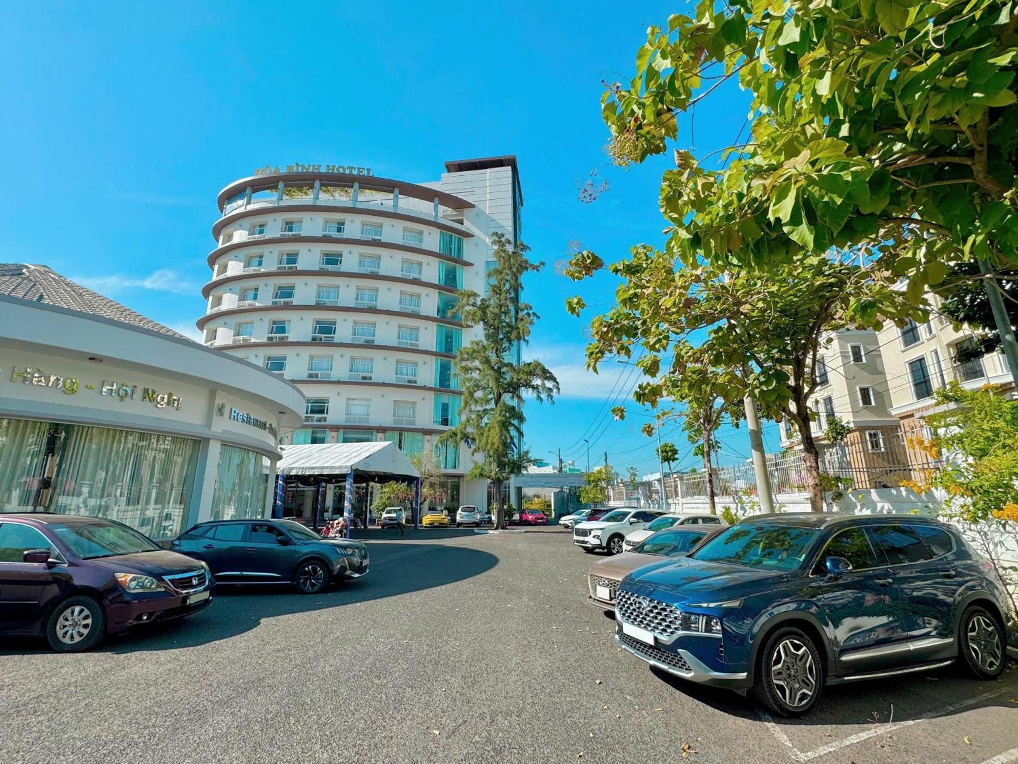 Hoa Binh 1 Hotel Long Xuyên Exterior foto